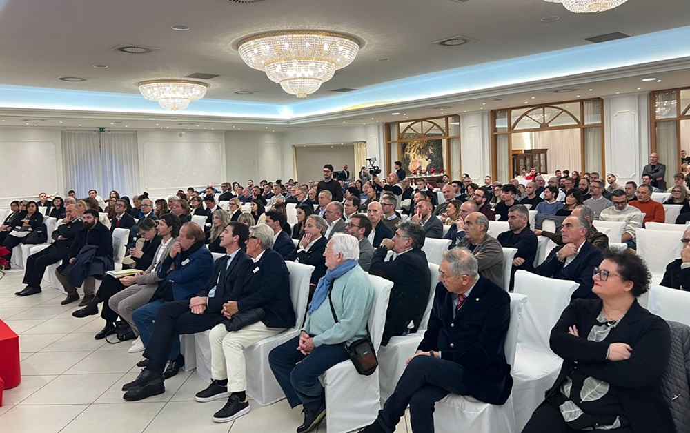 Recanati. Tradizionale scambio di auguri alla IGuzzini Illuminazione