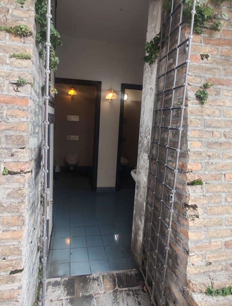 I bagni pubblici di via Badaloni tornano accessibili