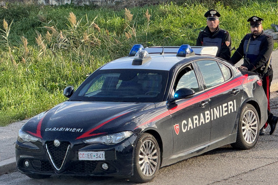Serrapetrona. Intervento dei Carabinieri per una donna minacciata dal marito: necessario il ricovero dell’uomo.