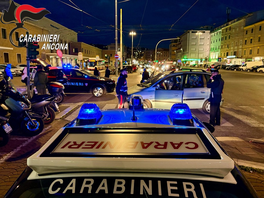Carabinieri Ancona. 2 arresti, sequestri di stupefacenti e sanzioni ad esercizi etnici.