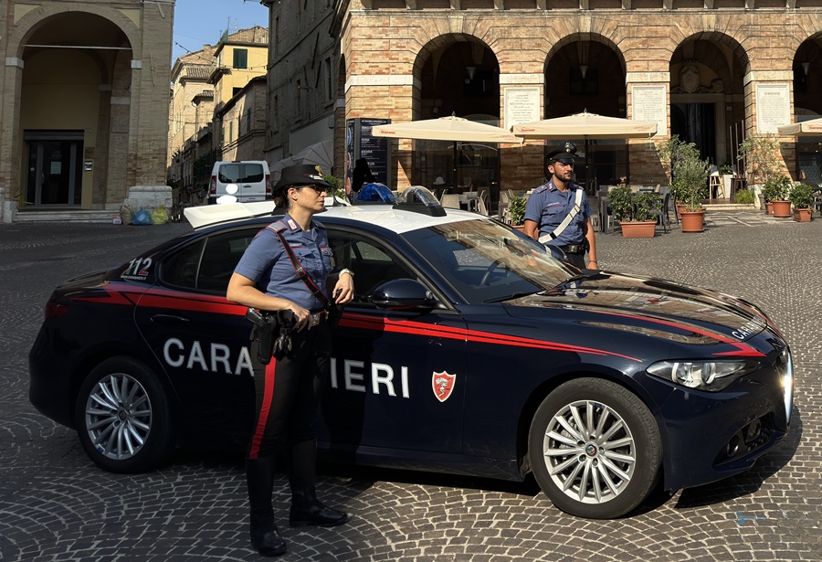 Potenza Picena – denuncia di 2 persone per oltraggio a pubblico ufficiale e furto.