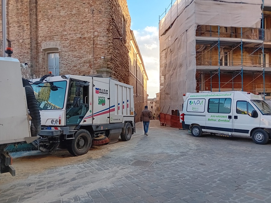 Recanati. Perdita d’olio da una spazzatrice: chiusa via XX Settembre, disagi al traffico per alcune ore