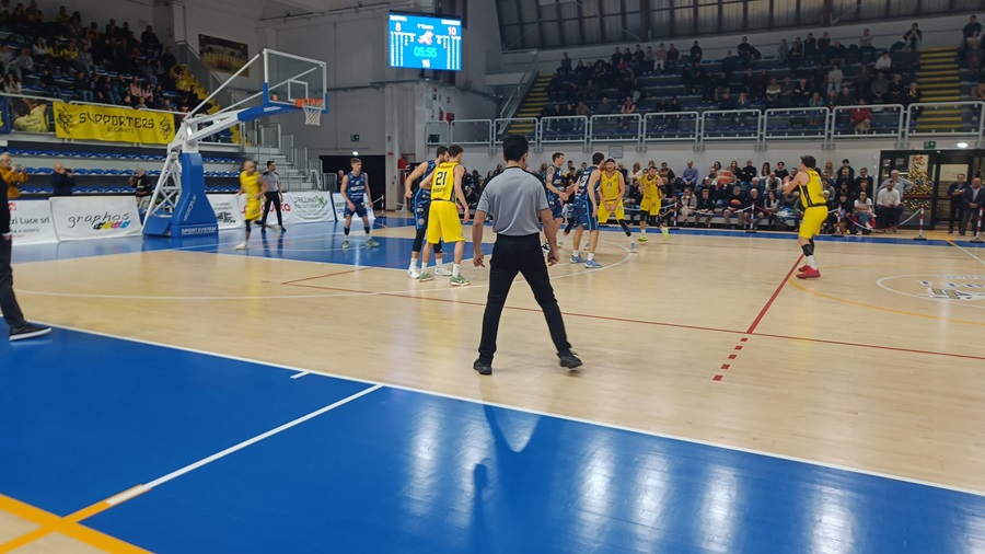 Pallacanestro Recanati. Svethia ko in casa, al PalaCingolani-Pierini passa Roseto.