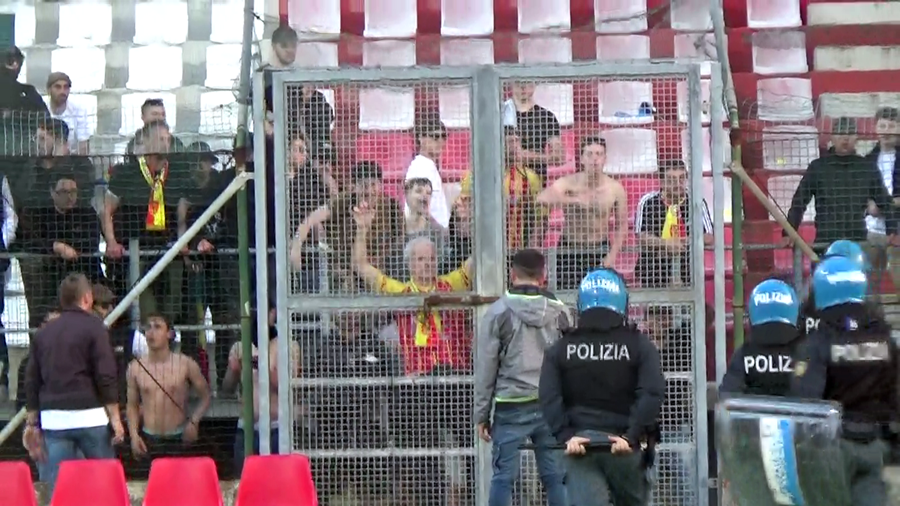 Disordini post-partita: daspo per otto ultras di Vis Pesaro e Recanatese