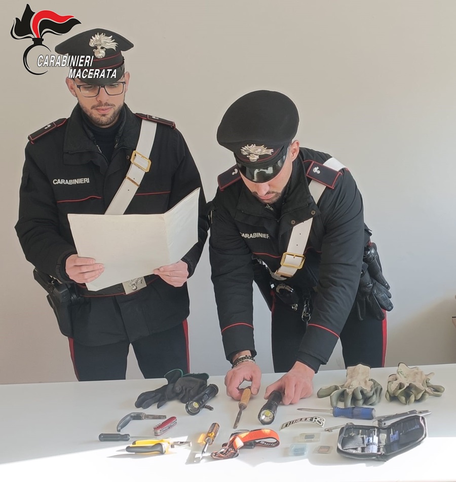 Caldarola. Arrestati dai Carabinieri 3 uomini in possesso di arnesi da scasso