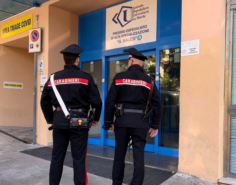 Ancona. A causa del traffico rischia di partorire in auto: “scortata” in ospedale dai Carabinieri.