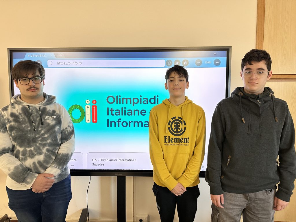 Recanati. L’IIS “E.Mattei” brilla nelle Olimpiadi di Informatica e Cybersicurezza: sei studenti accedono alla fase territoriale