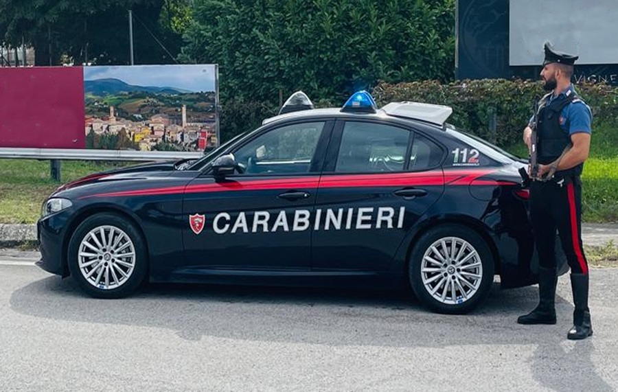 Matelica: fermati con 25 bottiglie di alcolici di dubbia provenienza: tre denunciati per ricettazione.
