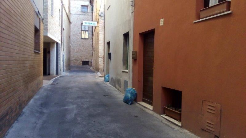 Recanati: a Le Grazie e in centro storico i primi due distributori automatici dei sacchetti per i rifiuti