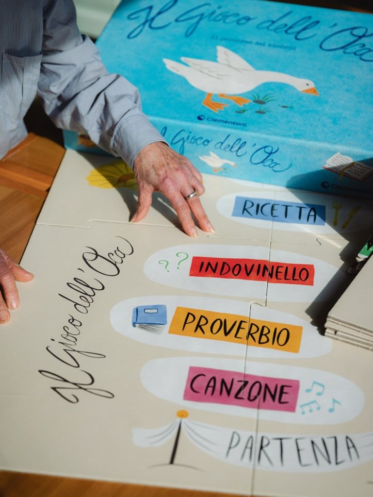 Alzheimer: Clementoni e Polo9 presentano un nuovo Gioco dell’Oca per adulti e anziani fragili