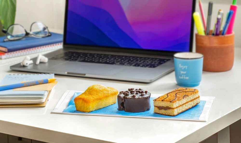 9 italiani su 10 non rinunciano alla merendina in ufficio