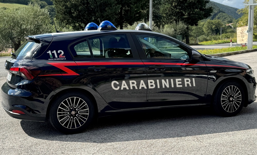 Camerino: romeno arrestato per resistenza a P.U., minaccia aggravata e porto abusivo d’arma.