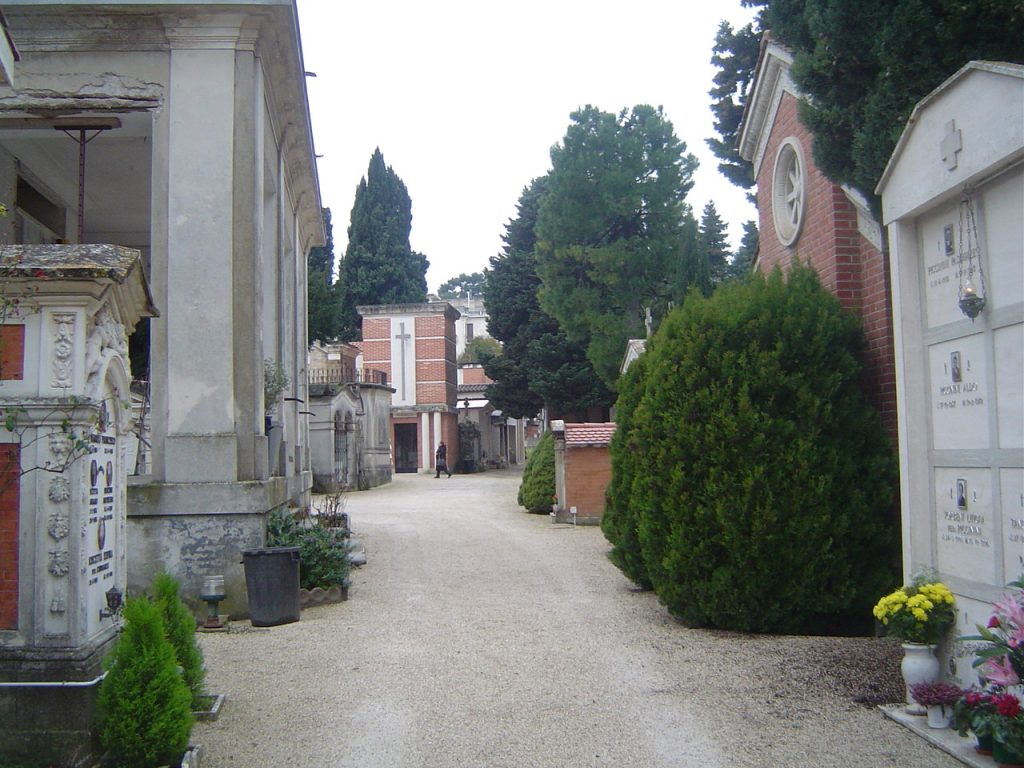 Recanati: nuovi lotti per le edicole familiari nel civico cimitero e in quello di Chiarino