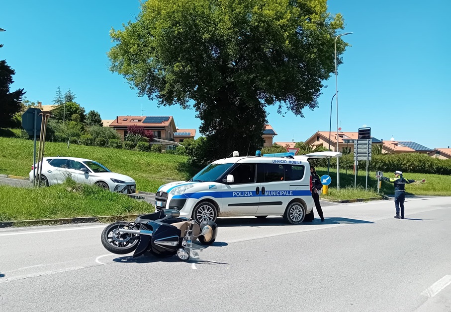Recanati. Incidente in via Nazario Sauro: motociclista 56enne trasportato in eliambulanza