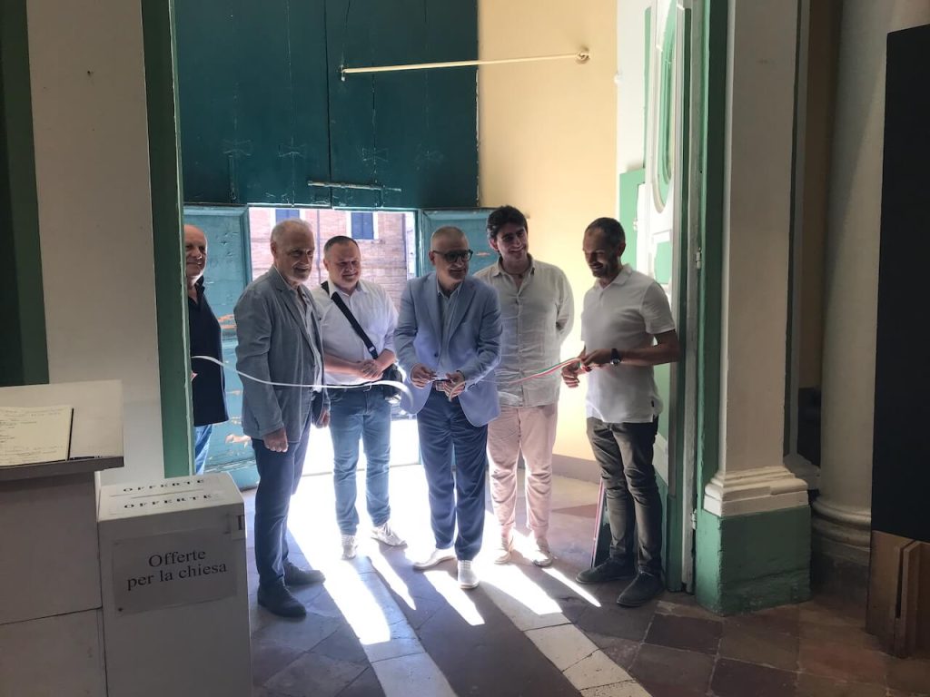 Taglio del nastro per la mostra dedicata all’artista Rolando Quaranta