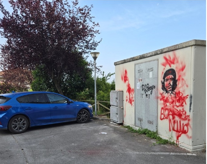 Montefano. Un grave atto vandalico ha colpito l’auto del consigliere comunale di Recanati Pierluca Trucchia