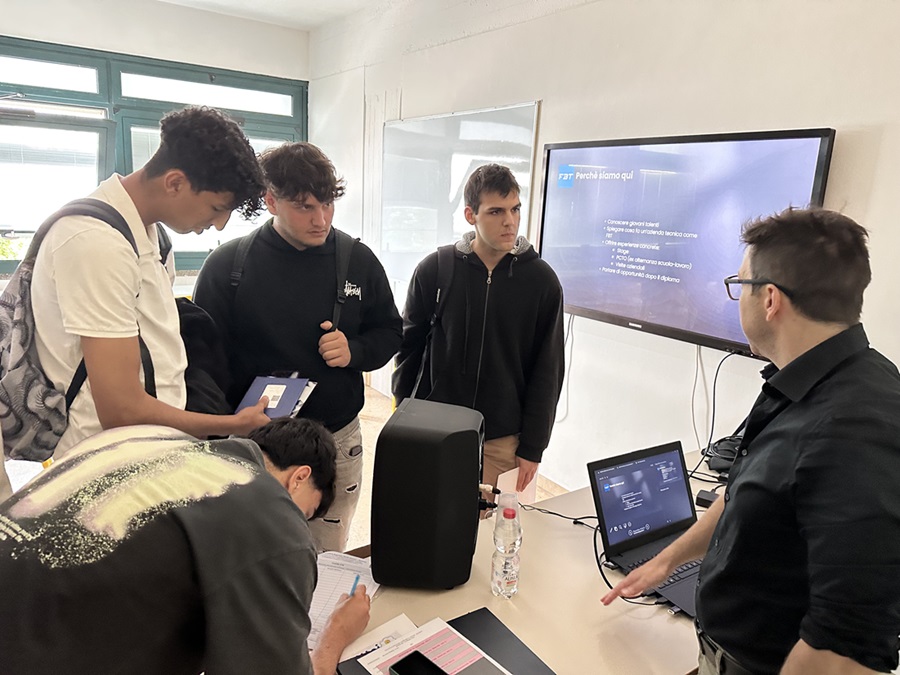 Due giorni per scegliere il futuro: il Mattei di Recanati fa il pieno con aziende, Università e ITS