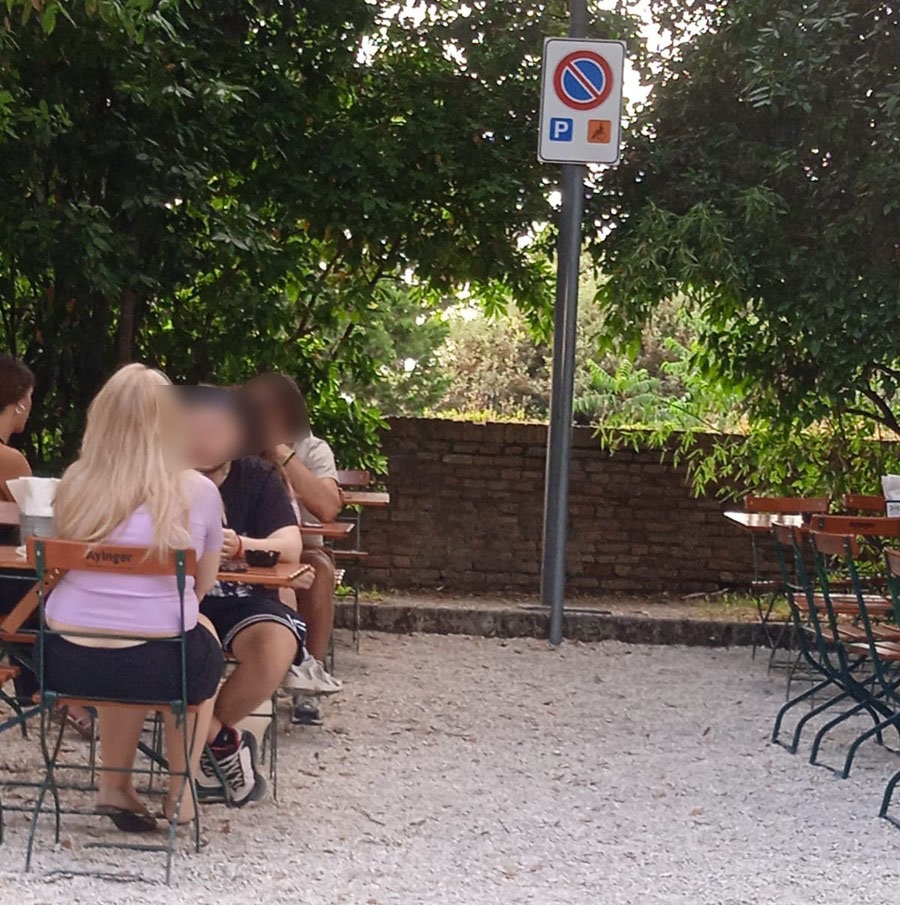 Parcheggi per disabili occupati al Parco di Villa Colloredo: una situazione inaccettabile che si ripete