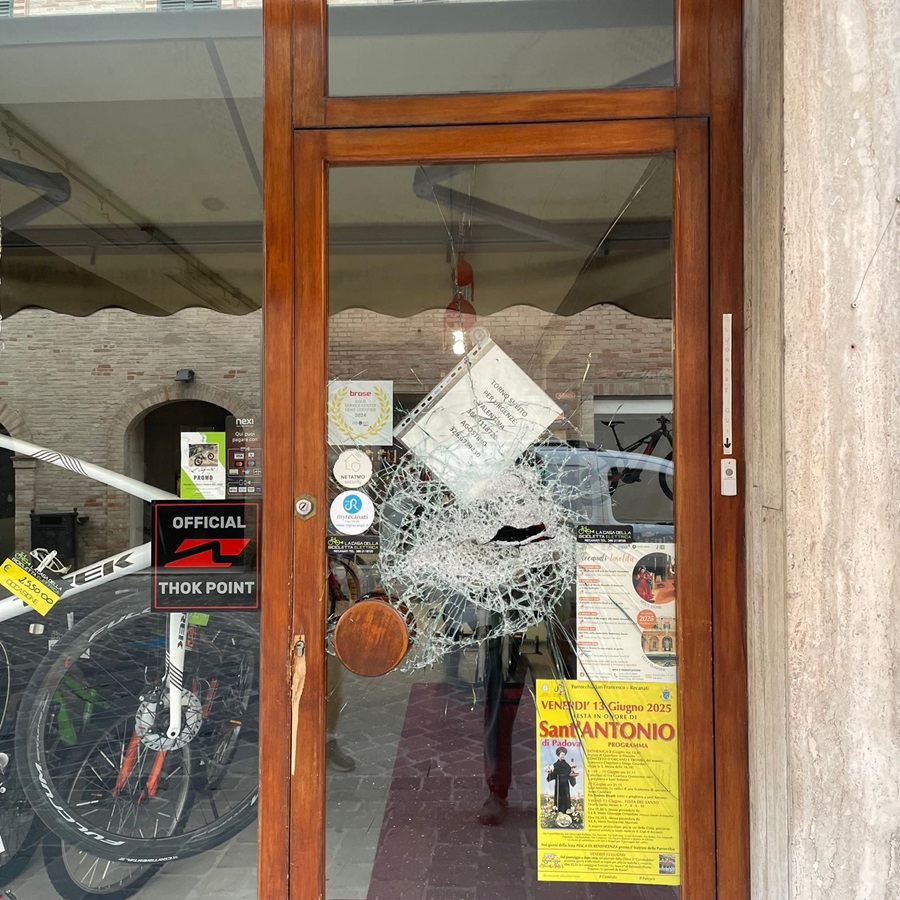 Tentato furto nella notte a “La Casa della Bicicletta” di Recanati