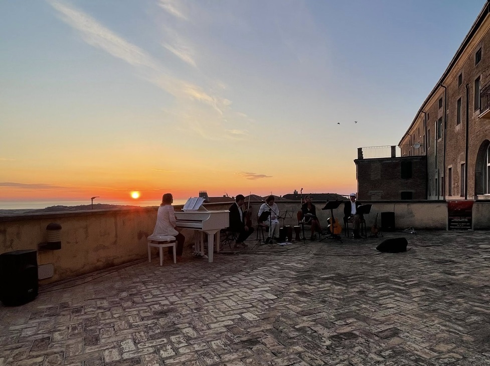 Musica e prime luci del giorno: un’alba indimenticabile a Recanati