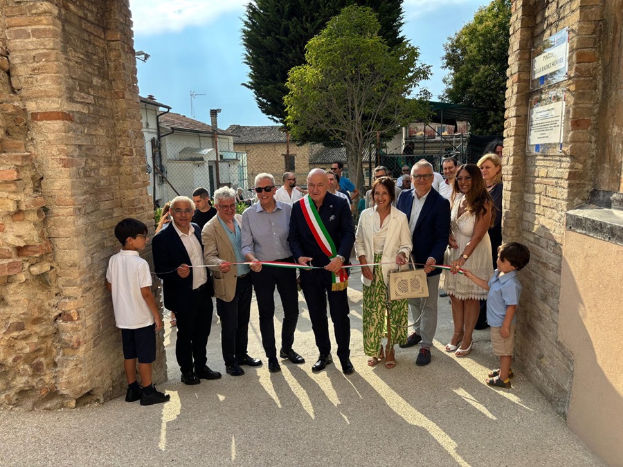 Recanati. Castelnuovo inaugurata la Piazza delle Radici Sonore