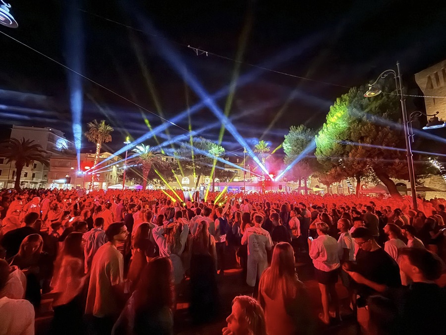 Porto Recanati, Piazza Brancondi esplode con il successo di Eterea: House Music Festival