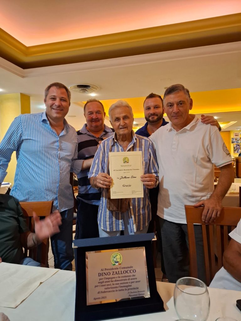 Cacciatori alla cena annuale prima dell’apertura della stagione venatoria.