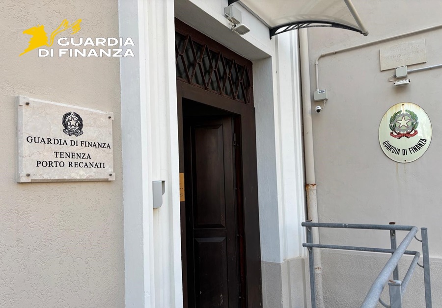 Porto Recanati, maxi sequestro della Guardia di Finanza: oltre 3.000 giocattoli contraffatti ritirati dal mercato