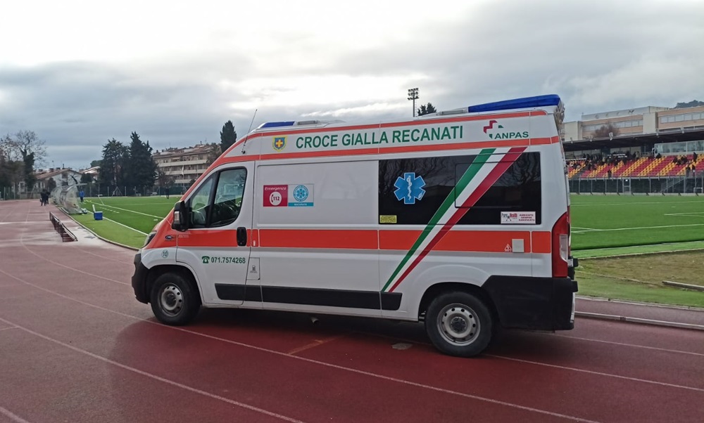 Recanati, cade da una scala in azienda: 63enne trasportato a Torrette in codice rosso