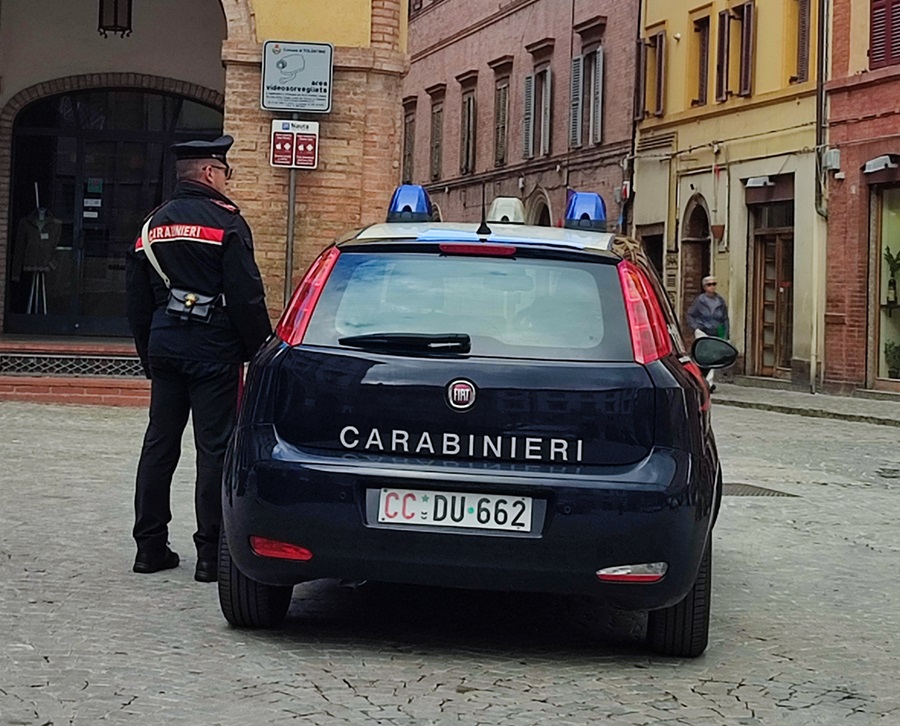 Controlli straordinari dei Carabinieri di Tolentino in vista delle festività: denunciate quattro persone
