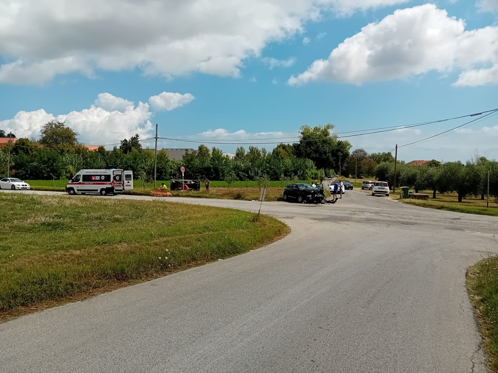 Incidente a Chiarino, un ragazzo e una donna coinvolti. Due feriti non gravi
