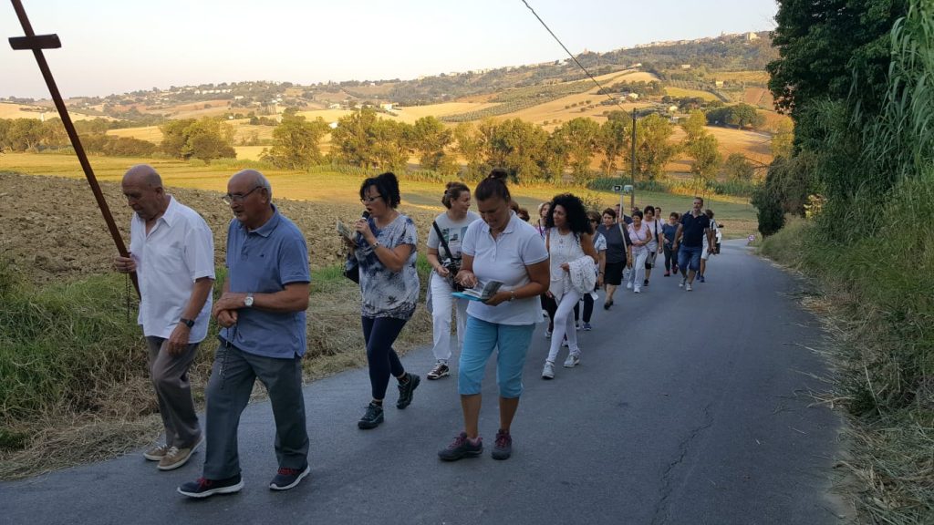 25 anni di fede in cammino con il pellegrinaggio a piedi da Recanati a Campocavallo