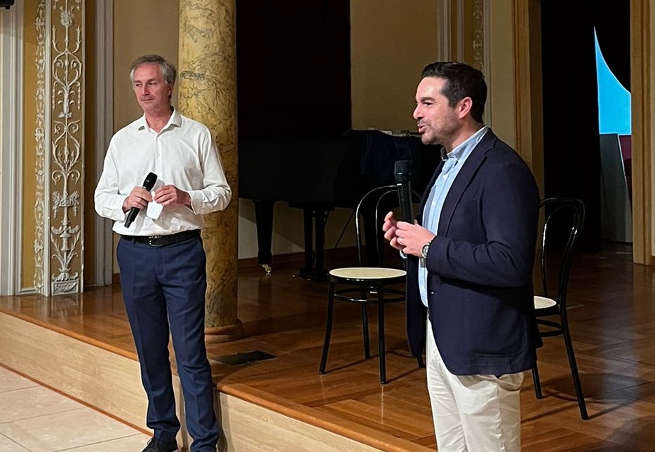 Grande partecipazione all’incontro “Mi candido perché” con Simone Giaconi al Centro Mondiale della Poesia