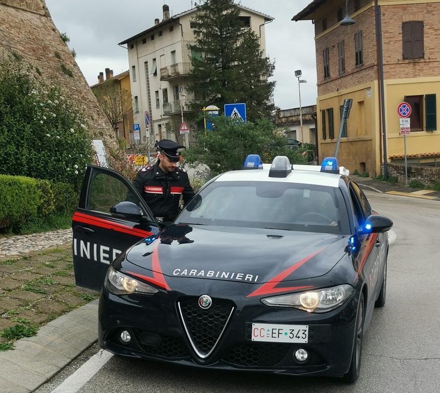 Carabinieri Tolentino: automobilista senza patente in fuga dopo l’incidente: denunciato.