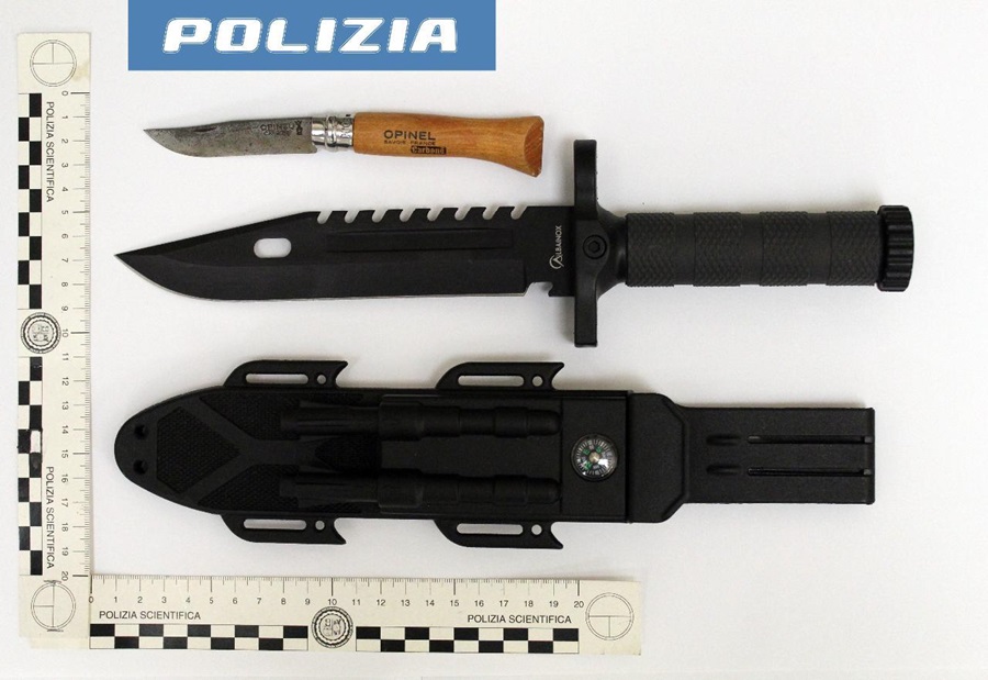 In giro per Civitanova Marche in possesso di due coltelli: denunciato