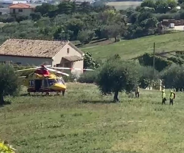 Si ferisce con un coltello, paura a Recanati: 48enne soccorso e trasportato in ospedale
