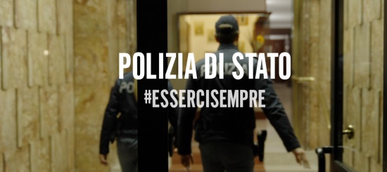 Bambino di quattro anni cammina da solo per la città, la Polizia di Stato rintraccia e lo riaffida alla famiglia