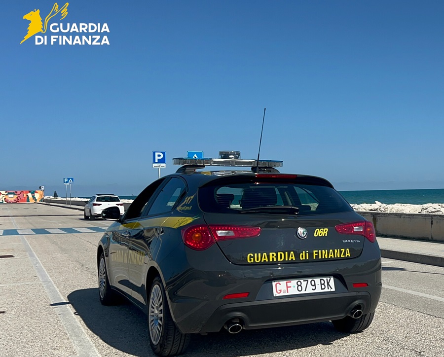 Guardia Finanza Ancona: sequestrate 4,5 tonnellate di pesce