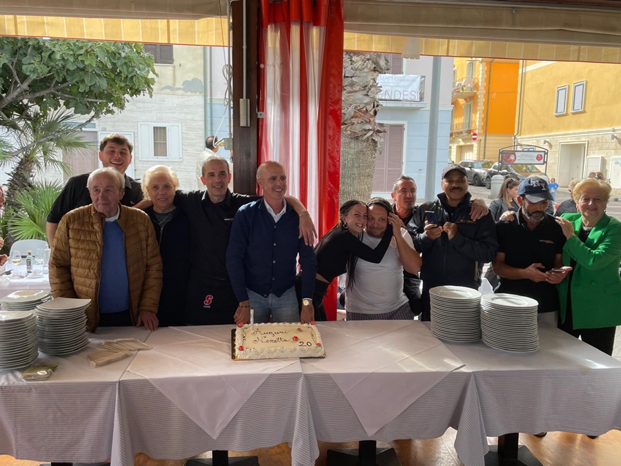 I primi 20 anni del ristorante ‘Nenetta’. Grande festa a Porto Recanati