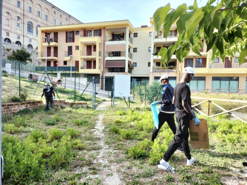 Torna “Puliamo Recanati”: volontari al lavoro dal centro ai quartieri