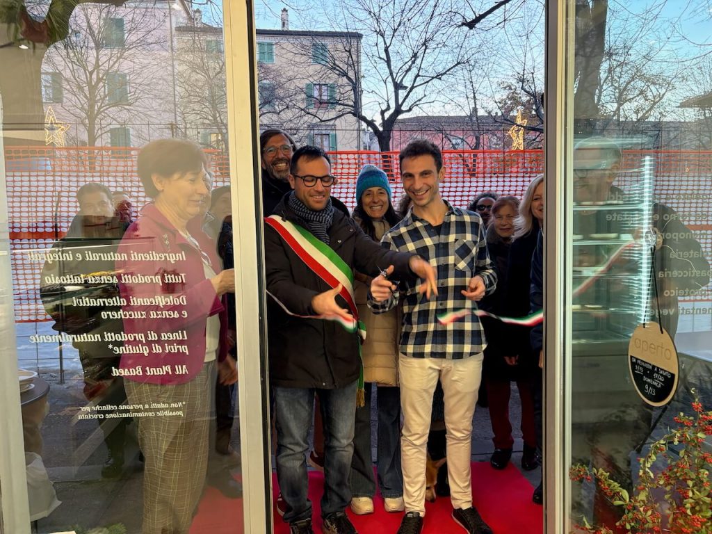 Uno chef recanatese a Fano: inaugurata Millos, la pasticceria naturale di Emiliano Mengoni