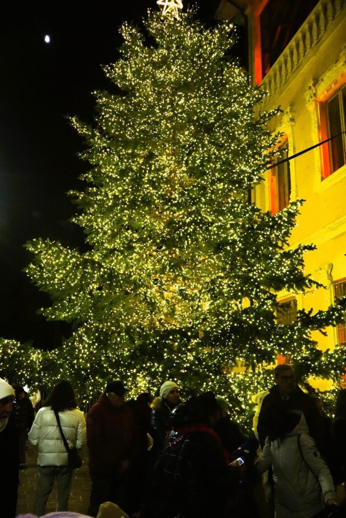 Accensione de “Il Villaggio di Babbo Natale” a Porto Recanati