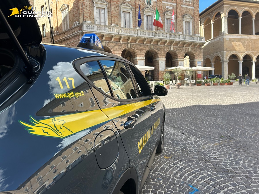 Macerata, giovane pusher ai domiciliari: accertati oltre 2.000 episodi di spaccio