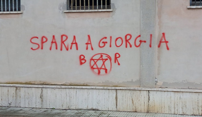 “Spara a Giorgia – Br”: seconda scritta choc nel territorio. Dopo Porto Recanati, episodio inquietante anche a Loreto