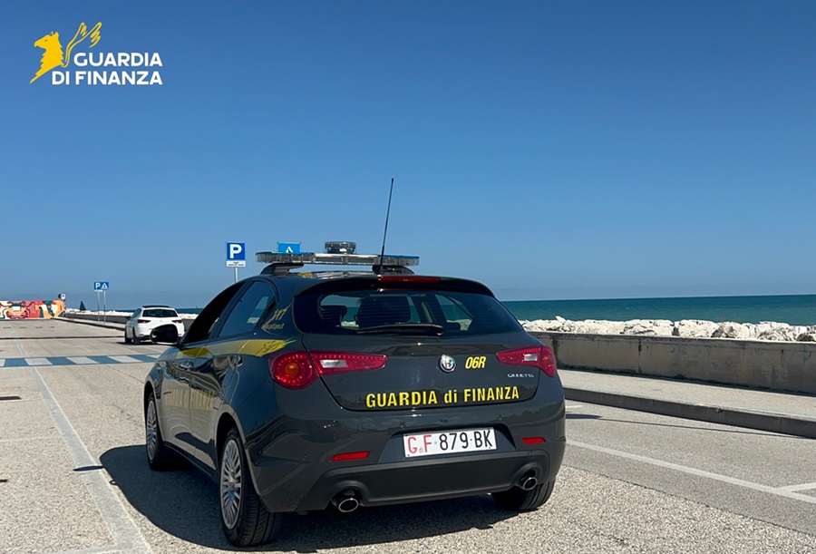 GdF Macerata: sequestrati a Civitanova Marche oltre 610 grammi fra cocaina, hashish e marijuana