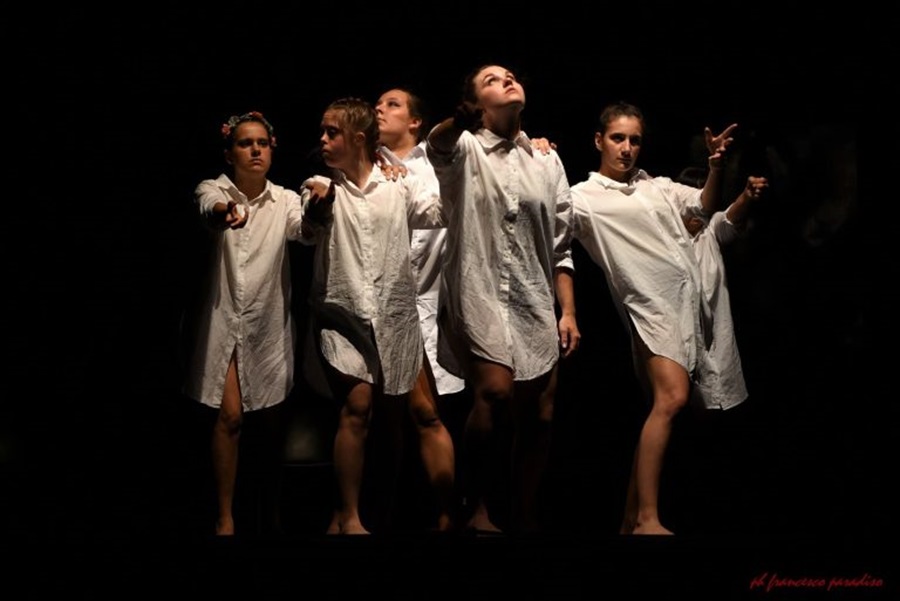 L’universo visionario di Lewis Carroll incanta il Teatro La Rondinella: a Montefano la danza oltre ogni barriera