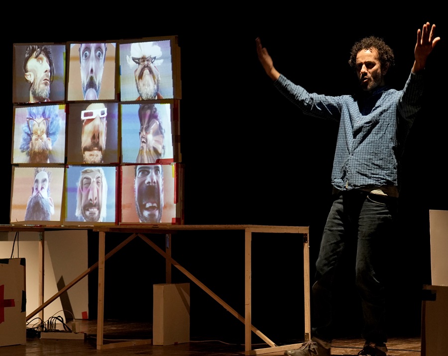 “Tuttatesta” al Persiani: teatro per famiglie tra ironia e riflessione