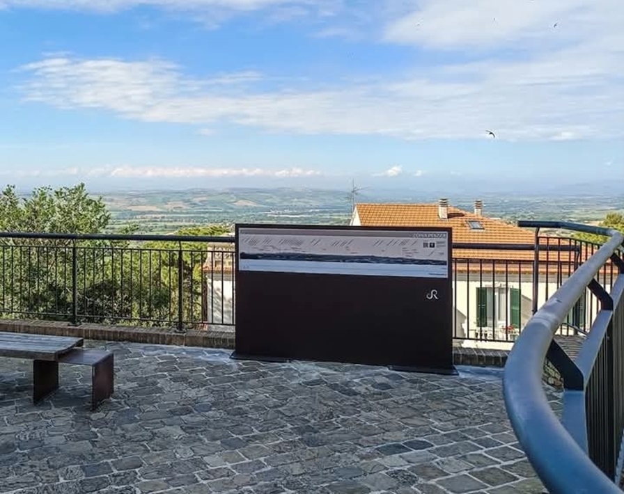 Recanati. Che fine hanno fatto i pannelli turistici che indicavano il panorama?