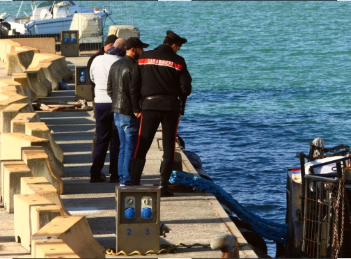 CIVITANOVA – È stato ritrovato intorno alle 12 il corpo del ventenne di Pollenza scomparso dopo essersi gettato in mare al porto.