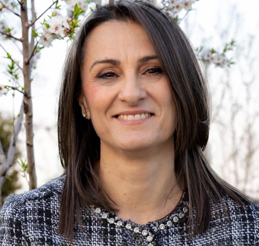 Barbara Vecchi è la candidata sindaca della lista civica Montecassiano Cambia